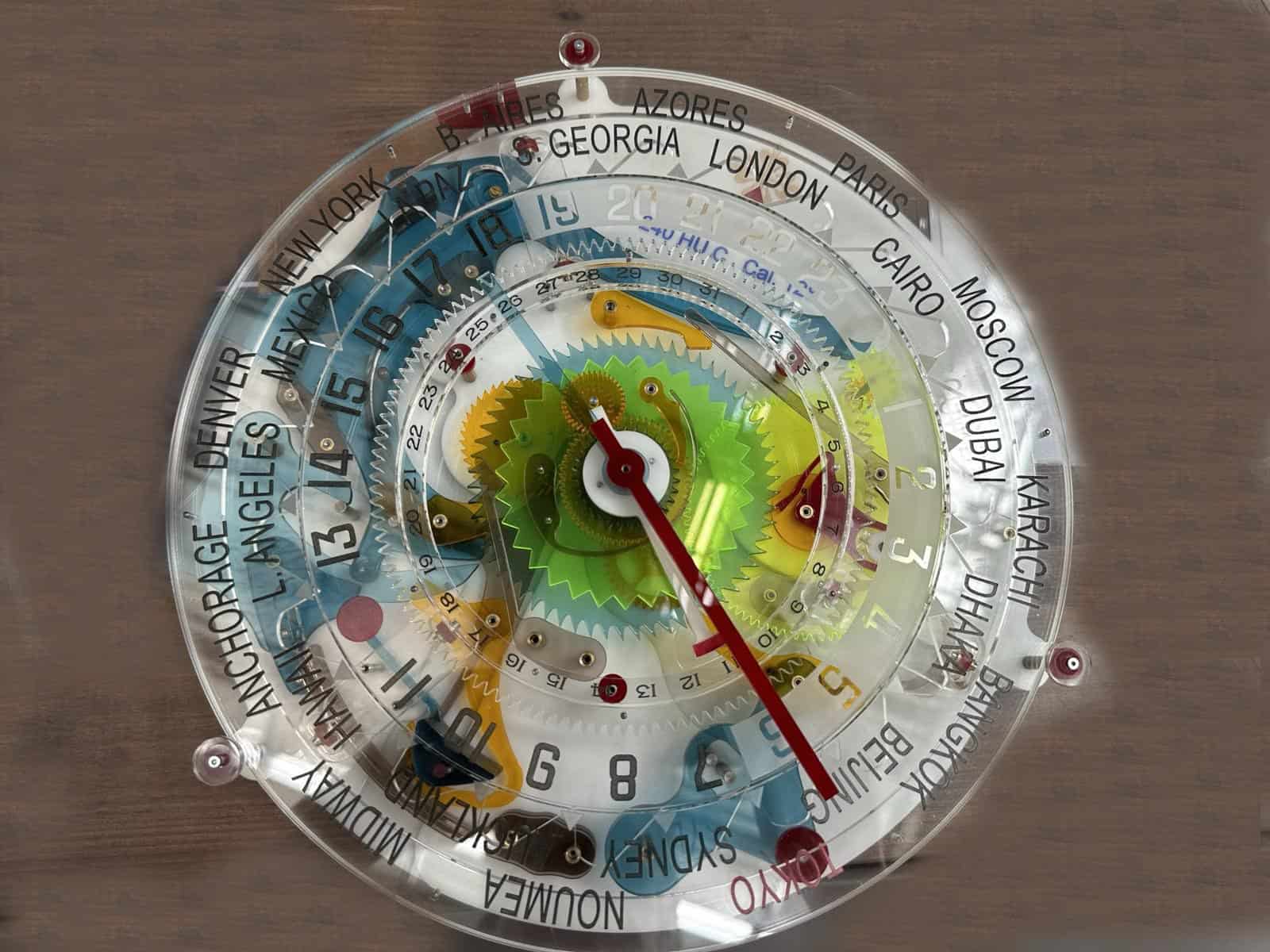 Patek Philippe Kal. 240 HU C: Acrylglasmodell der innovativen Datumsmechanik