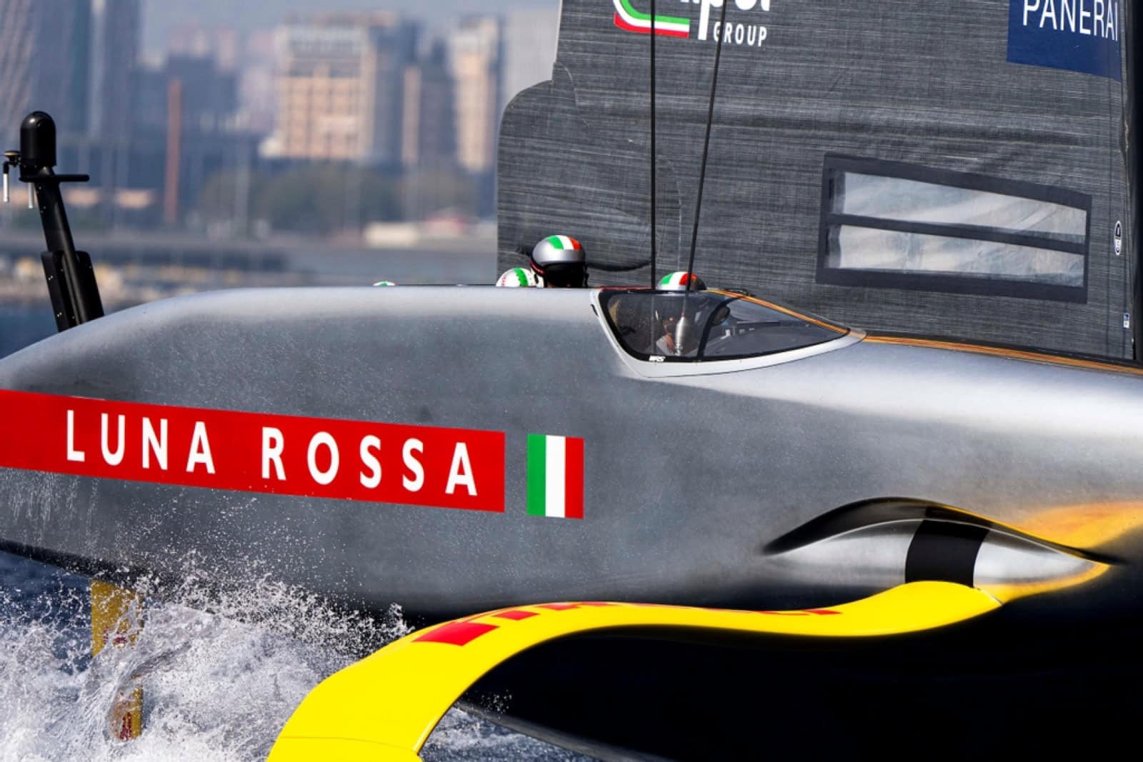 Team Luna Rossa Prada Pirelli