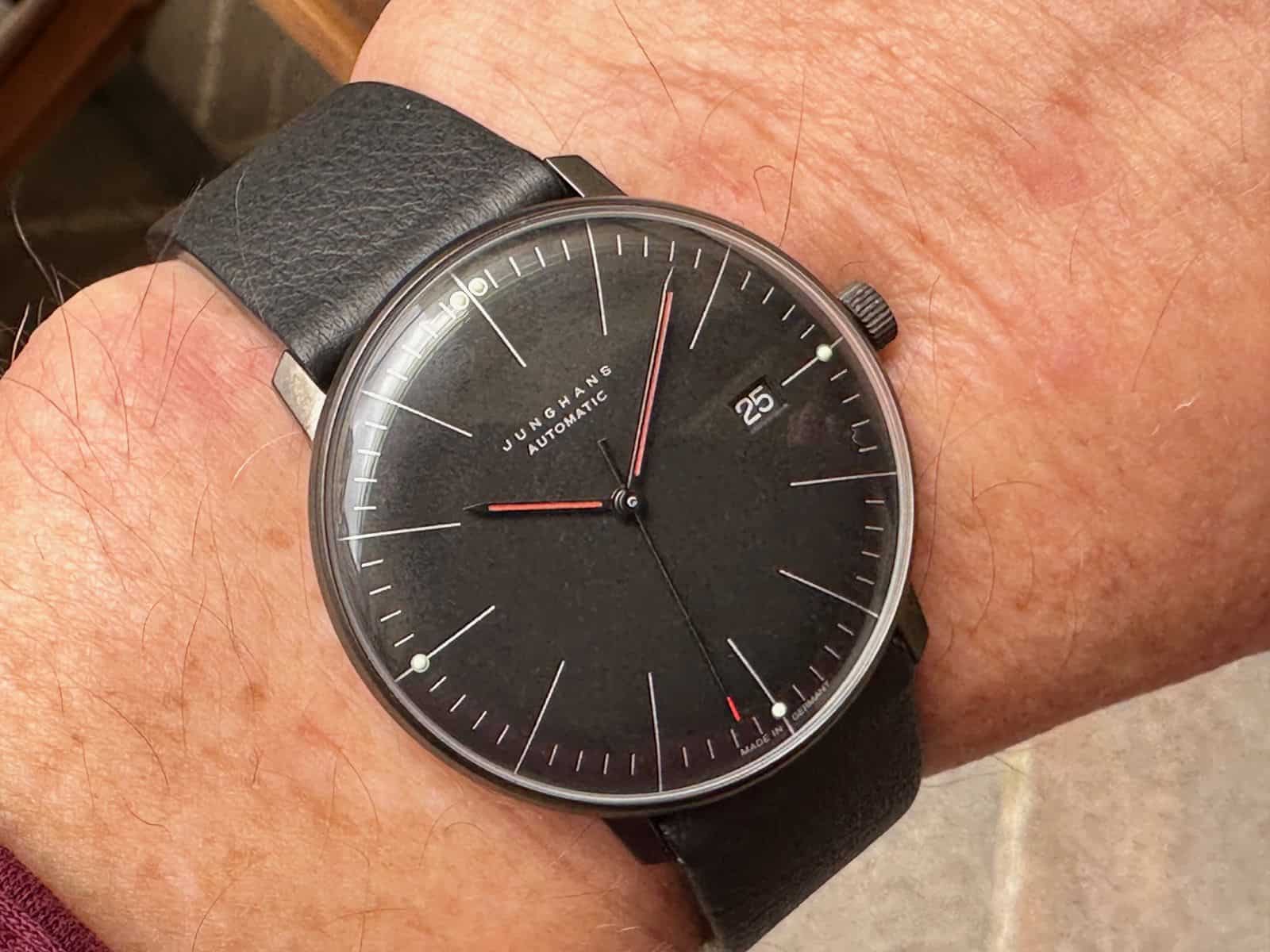 Junghans max bill Automatic Bauhaus am Handgelenk