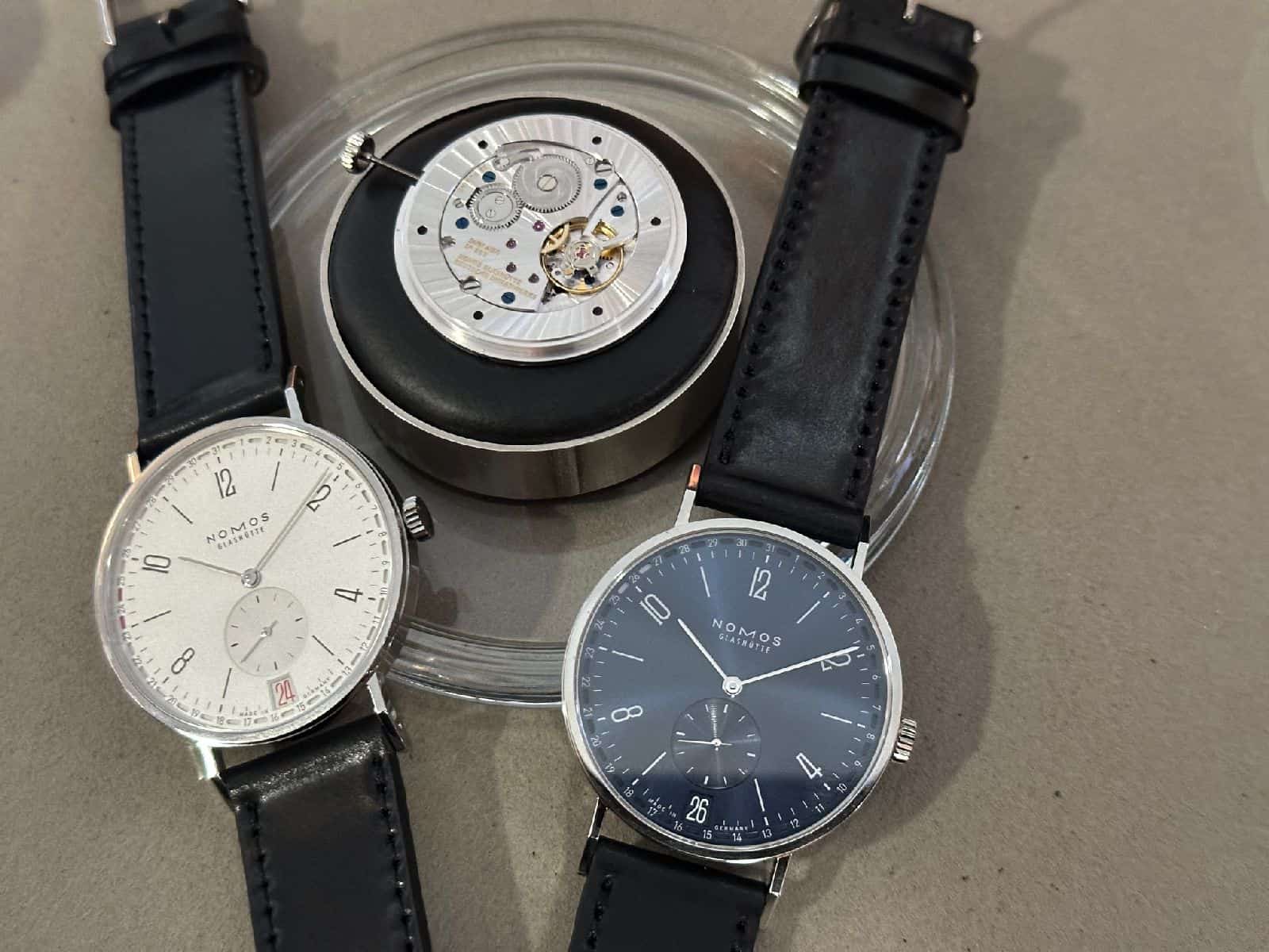 Nomos Tangente 2date weiß und blau - Kaliber DUW 4601